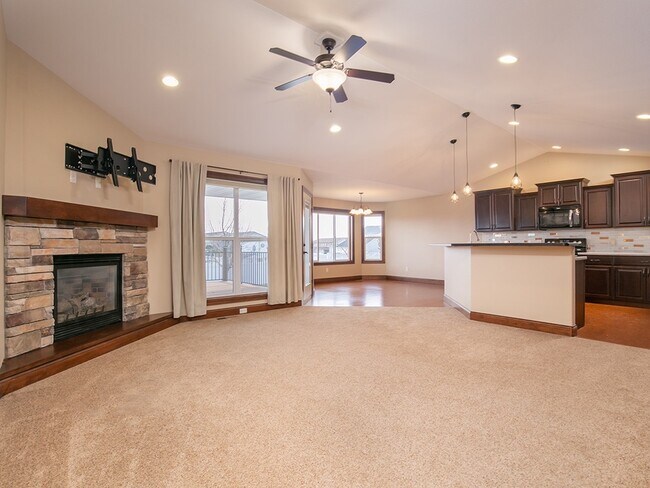 Photo - 1741 Golf Dr