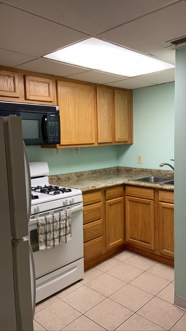 Building Photo - 2471 E Turkeyfoot Lake Rd Unit B