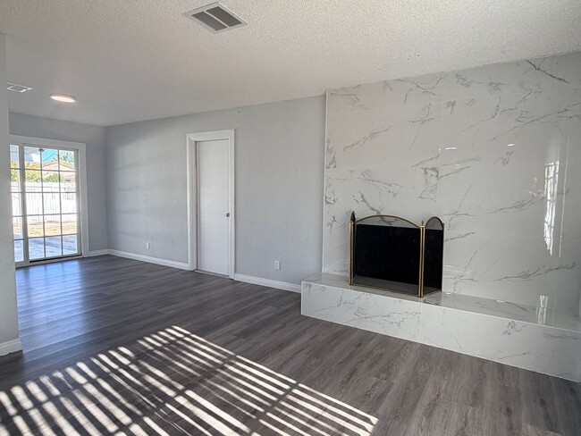 Photo - READY NOW! 3+2