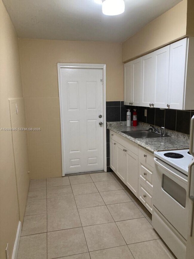 Photo - 704 SE 21st St Unit 4