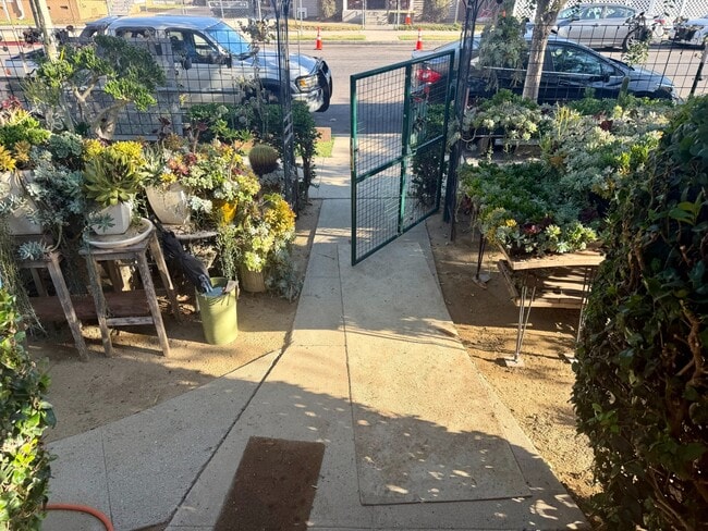 Photo - 191 E 49th St
