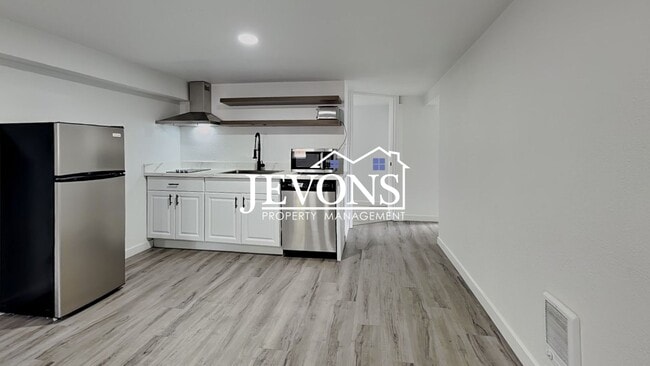 Photo - 630 N Skyline Dr Unit B