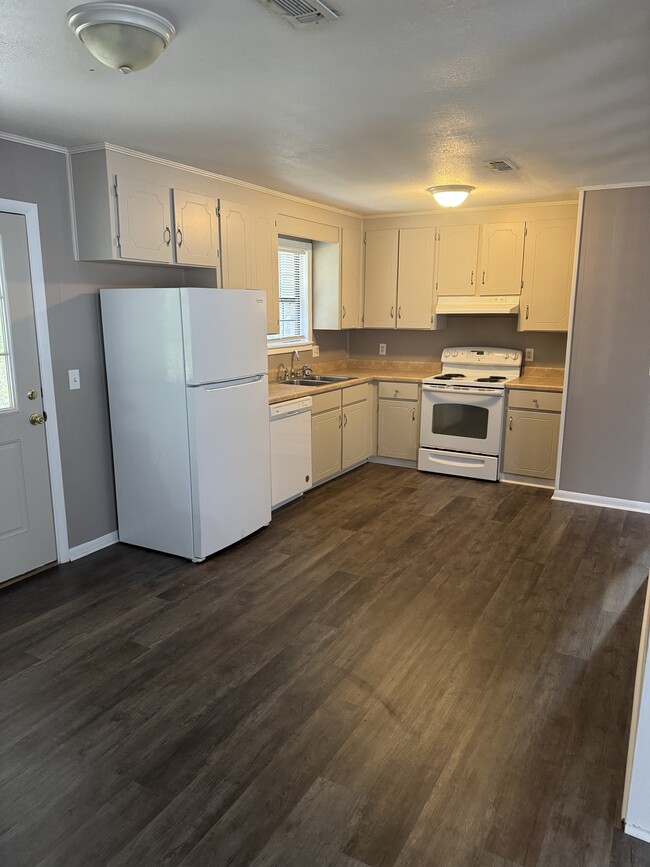 Photo - 2705 E Hwy 27