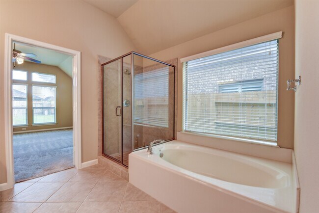 Photo - 5426 Linden Rose Ln