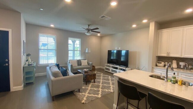 Photo - 2008 Naples Dr