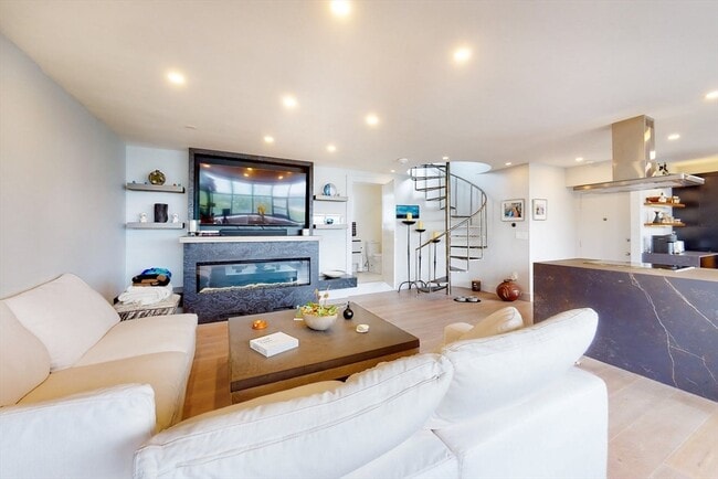 Photo - 270 Beacon St Unidad H5