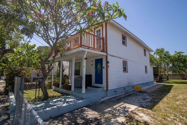 Building Photo - 915 3rd St Rental