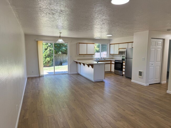 Photo - 4 bedroom 1.5 bathroom duplex