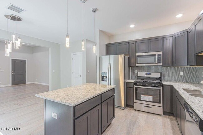 Photo - 15153 Method Ave