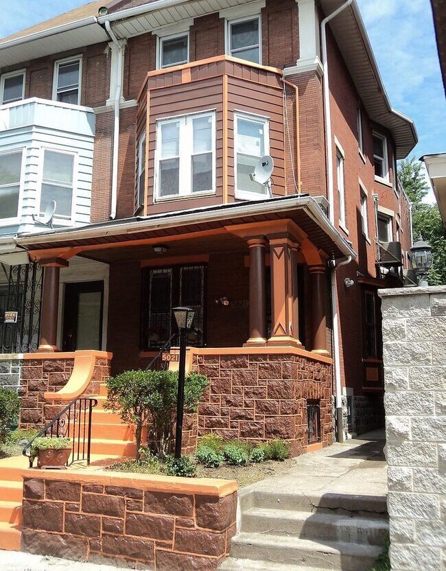 Building Photo - 5021 Pine St Unit #2 Rental