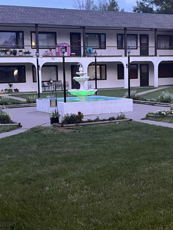 Building Photo - 639 E 10th St