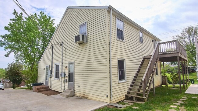 Building Photo - Coming Soon:   2BR, 1 1/2BA duplex Unit B