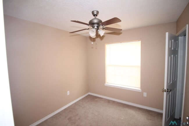 Photo - 708A Bison Rd