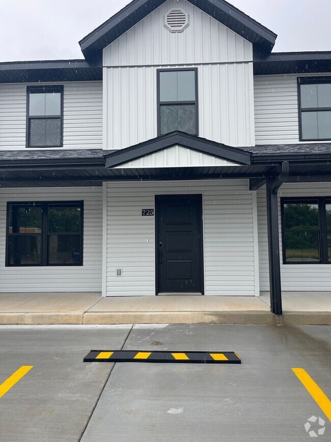 Building Photo - 3 BEDROOM 2.5 BATHROOM TOWNHOUSE FOR RENT