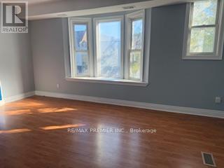 Photo - 938 Bloor St W