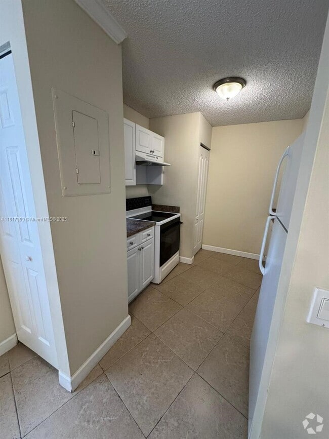 Building Photo - 8630 SW 3rd St Unit 208 Rental