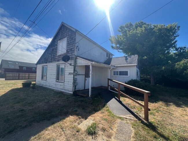 Building Photo - Spacious 3-Bedroom Home with Garage & Bonus Studio Space