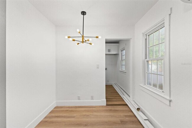 Photo - 2008 Oakwood Ave