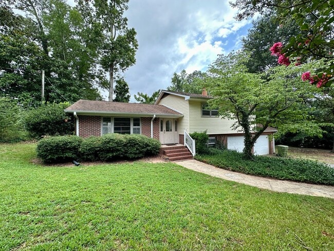 Building Photo - 3 Bedroom Home Close To Clemson Campus