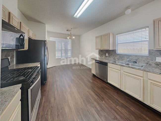 Photo - 30 Huntington Bend Dr