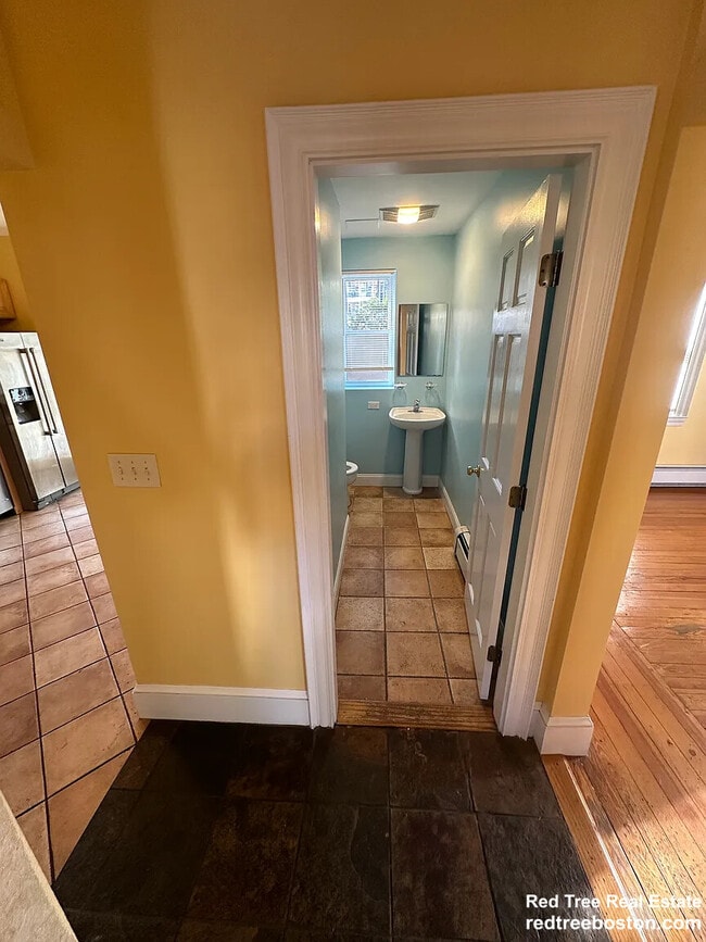 Photo - 28 Montfern Ave Unidad 6-bed 3-bath