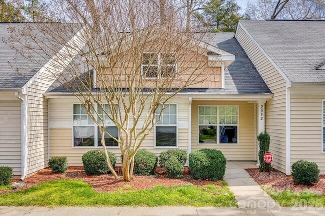 Building Photo - 2052 Shady Pond Dr
