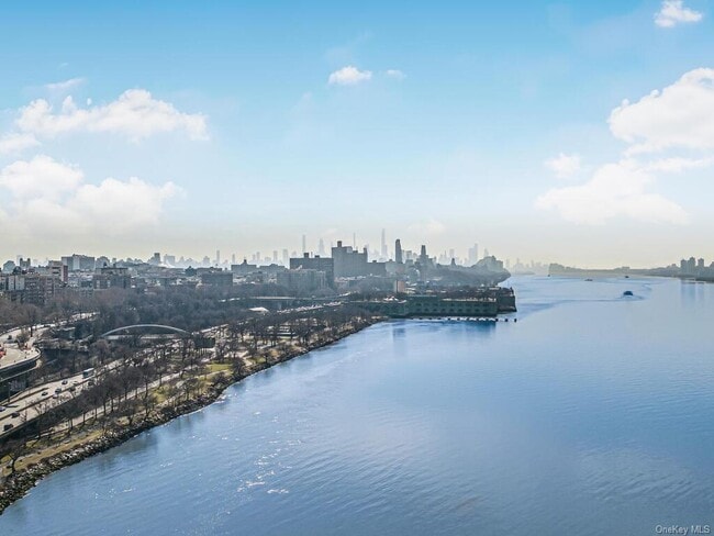 156-08 Riverside Dr W  