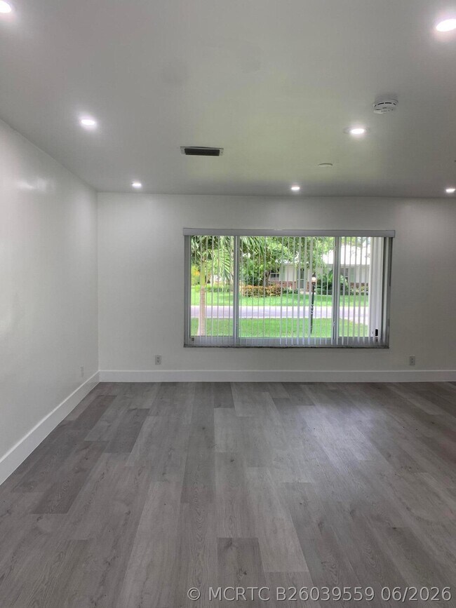 Photo - 4005 NW 76th Ave