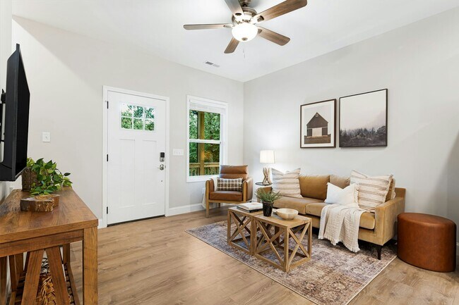 Photo - 461 Governors View Rd