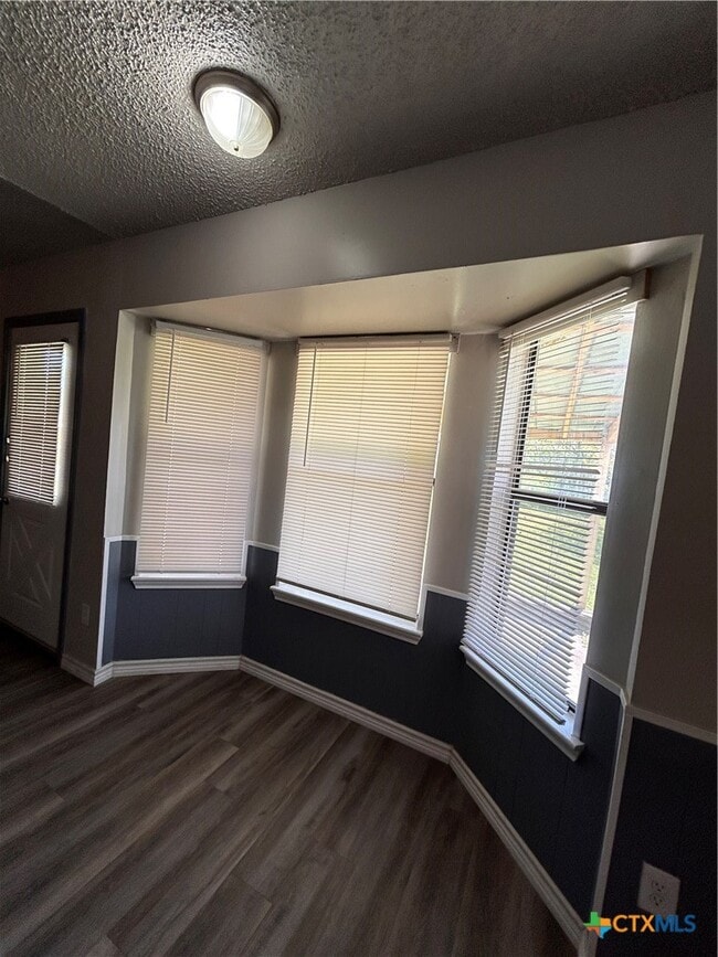 Photo - 2204 Lamplight Dr