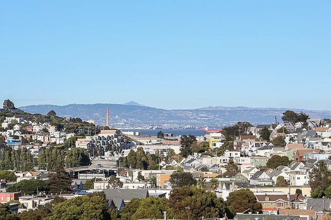 Building Photo - "Spacious 3-Bedroom Gem with 2 Full Baths in the Heart of San Francisco – 1938 Sq Ft of Modern Co...