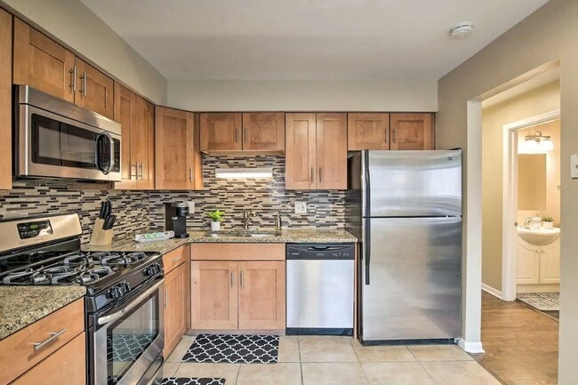 Photo - 505 E Valley Ln