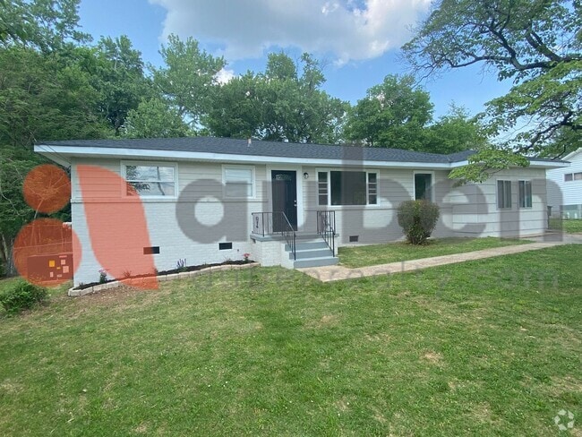 Building Photo - 4 bed 2 bath updated home in Hixson!