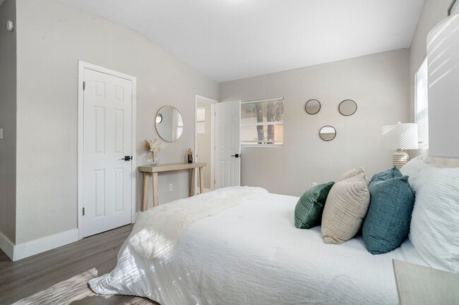 Photo - 6113 Hialeah St