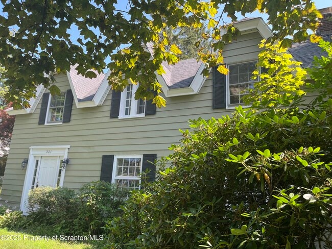 Photo - 321 Maple St