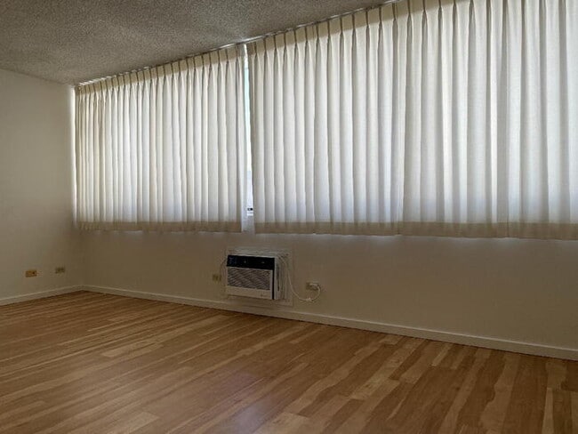 To register for the showing time below, no... - To register for the showing time below, no... House