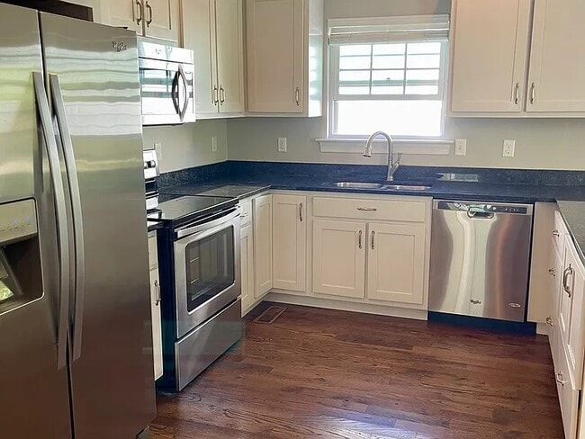 Photo - 114 W 19th St