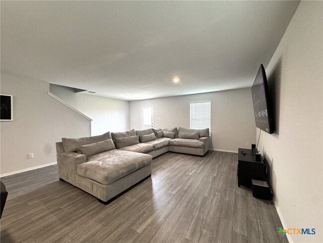 404 Jean St