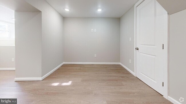 Building Photo - 1229 W Venango St Rental
