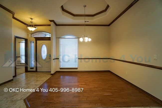 Photo - Executive Home in Yukon Schools