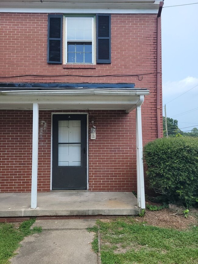Building Photo - 405-A E Beech St Rental