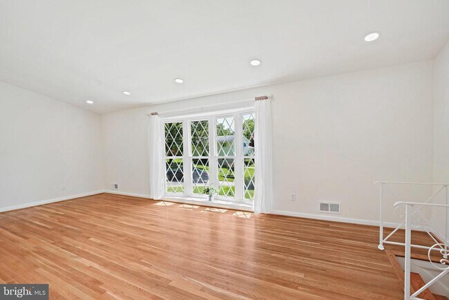 Photo - 6607 Lone Oak Dr