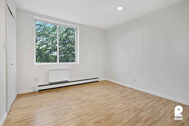 Photo - 385 Vernon Ave