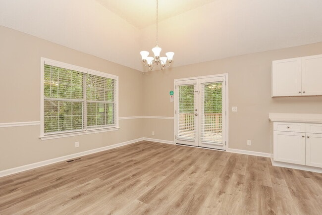 Photo - 620 Cadogan Ct