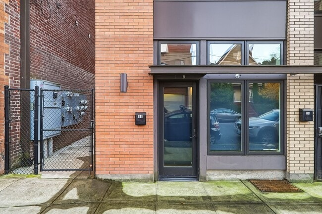 Photo - 18-20 N Monroe St Unit 18