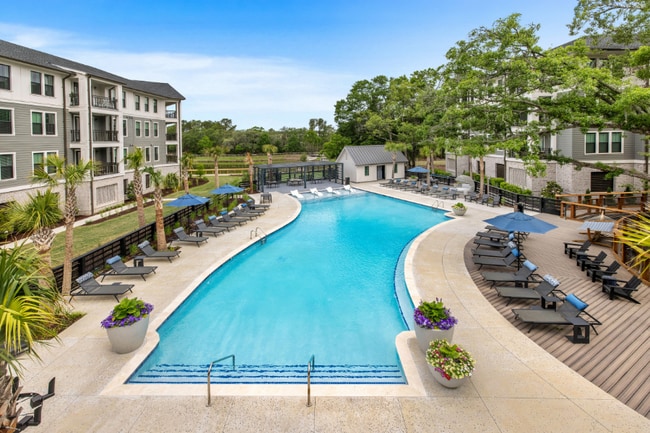 The Henslow Daniel Island Apartments & Townhomes