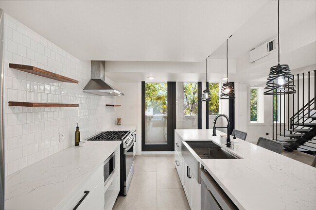 Photo - 1704 Tabor St