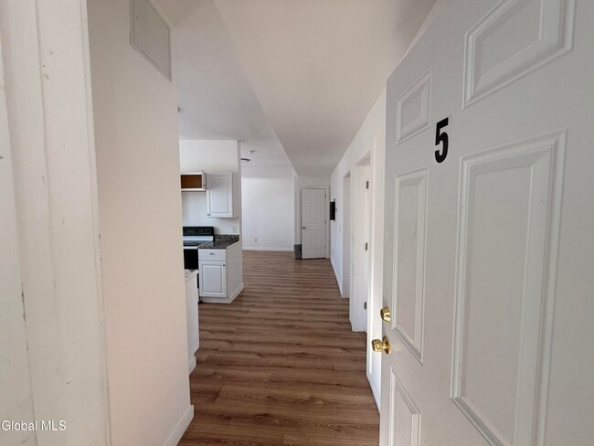 Photo - 8 Gardiner St Unit Mid