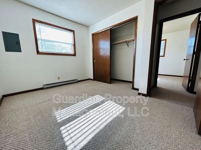 Photo - 1135 N College Dr