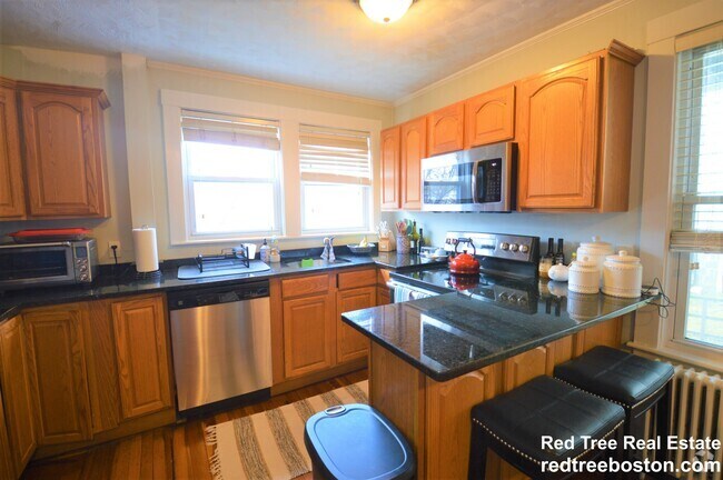 Building Photo - 14 Breck Ave Unit 2 Rental